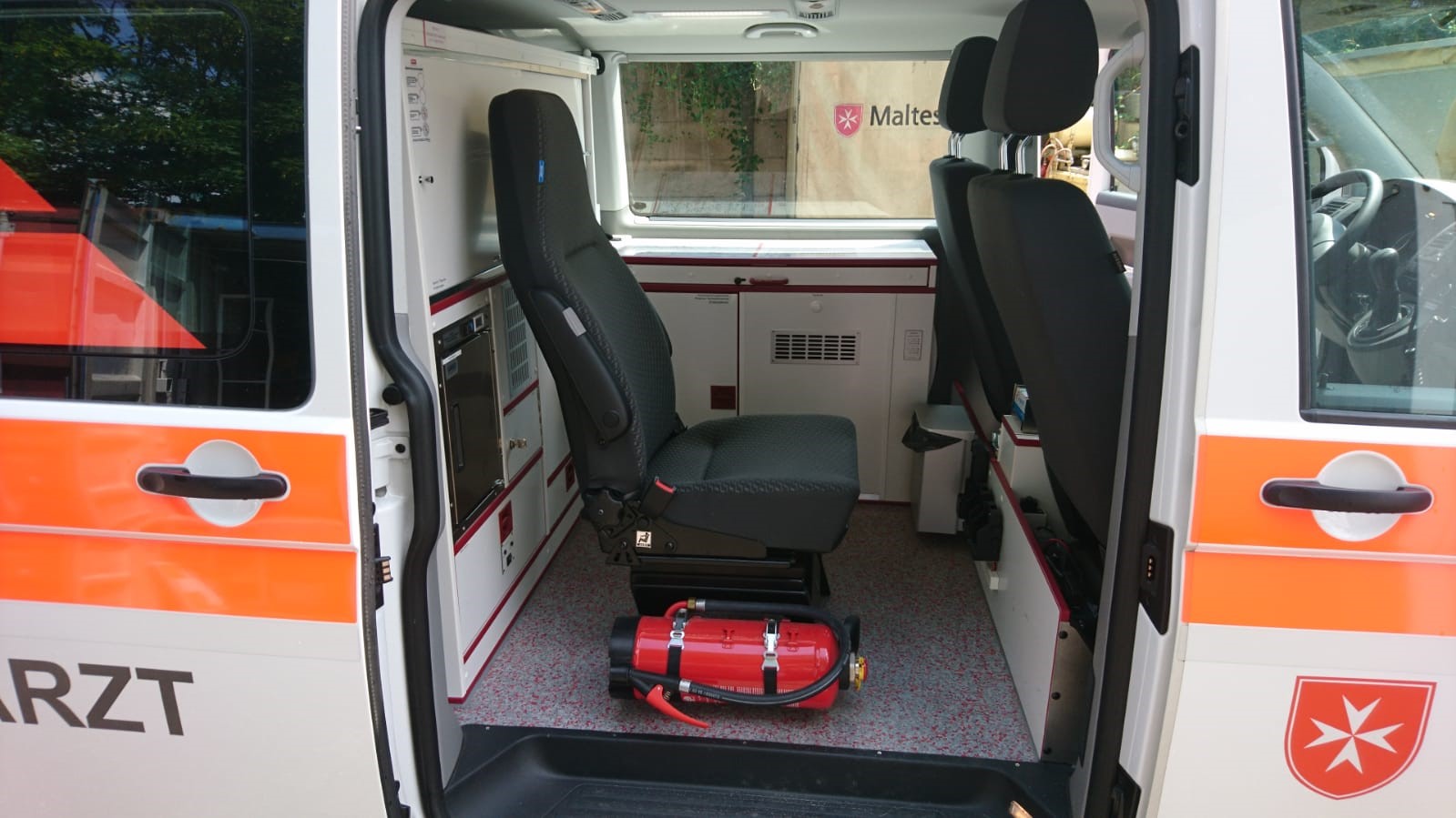 ff906c93d2NEF_Seite.jpg