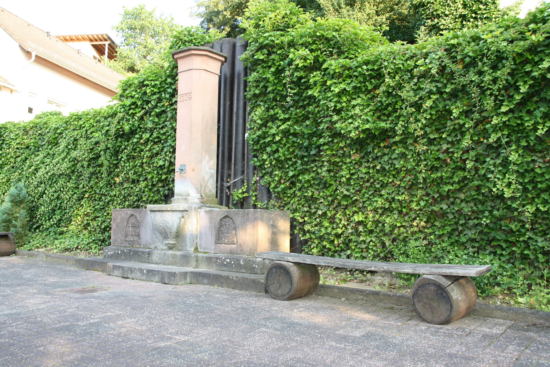 174880972eRobert-Wagner-Platz_-2-.JPG