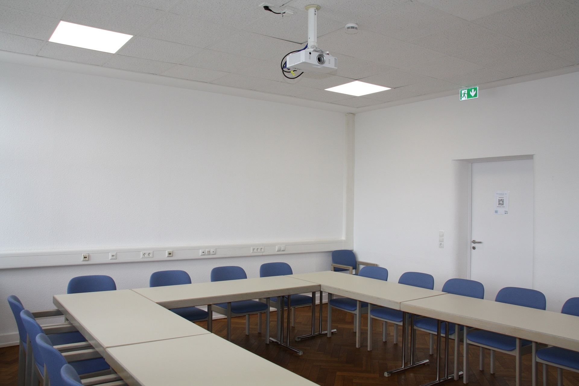 2db085d410Vereinsraum.JPG
