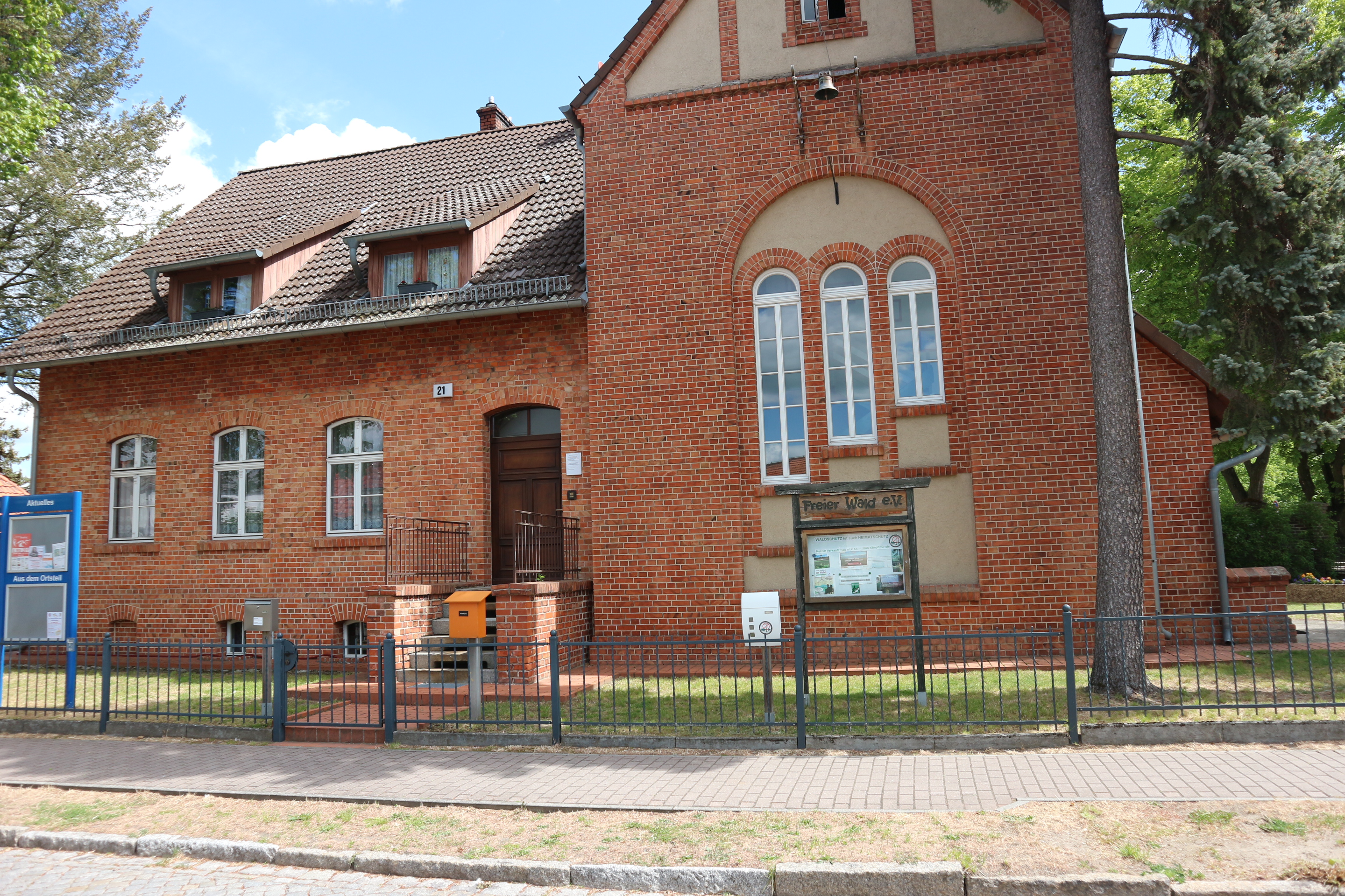 4da3fe06b6Frontalansicht.JPG