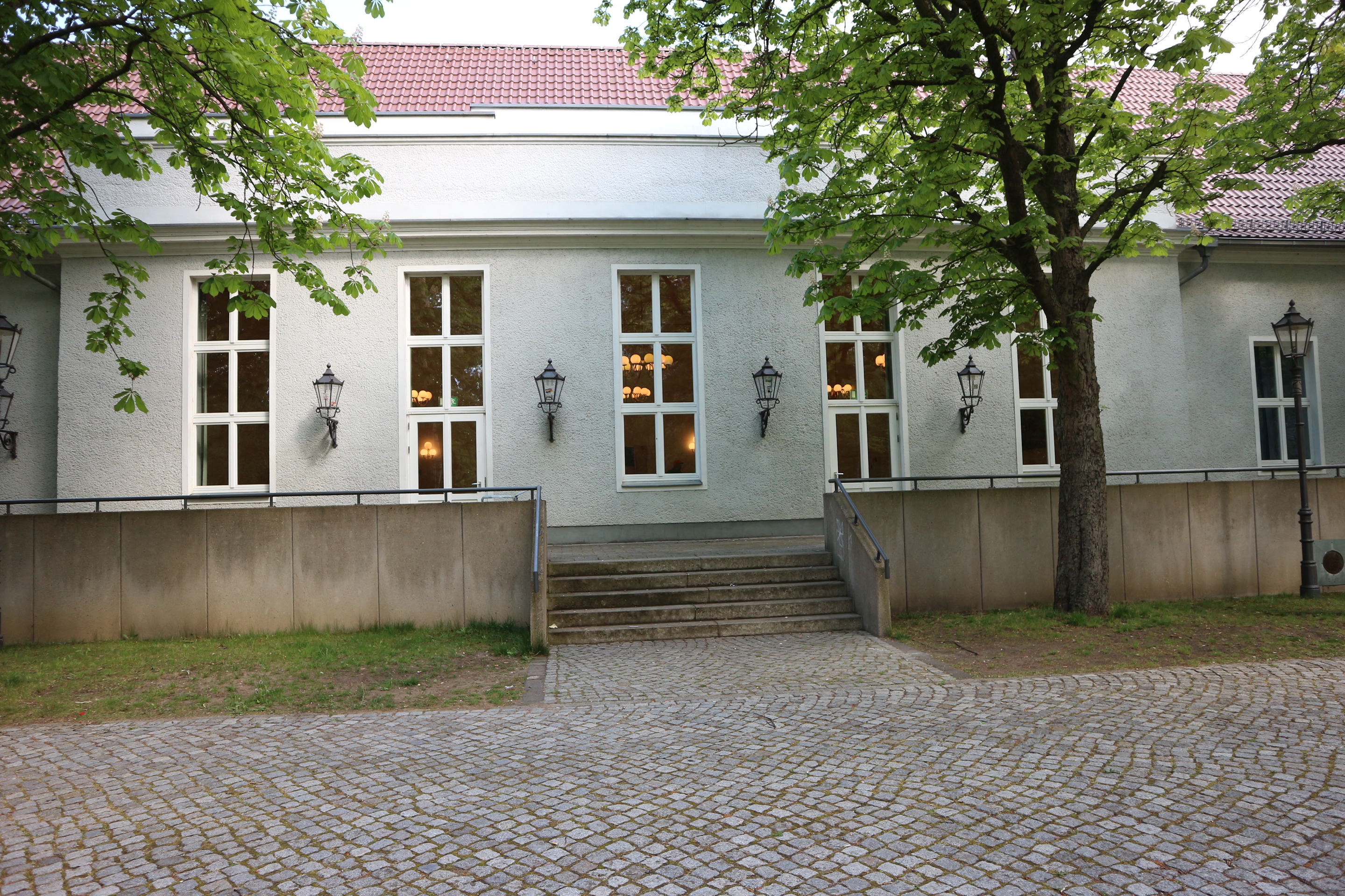 f81e23f0e8Rueckansicht_Terrasse_2.JPG